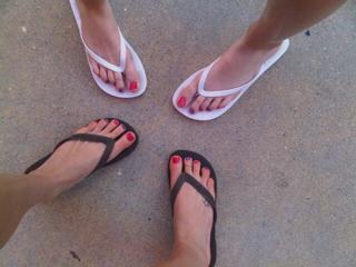 Candice King feet photo thumbnail