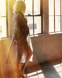 Candice King feet photo thumbnail