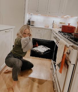 Candice King feet photo thumbnail