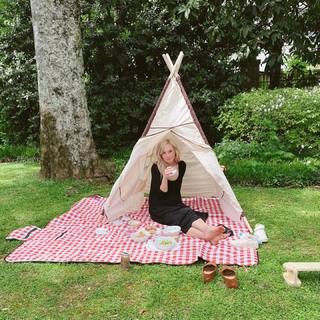 Candice King feet photo thumbnail