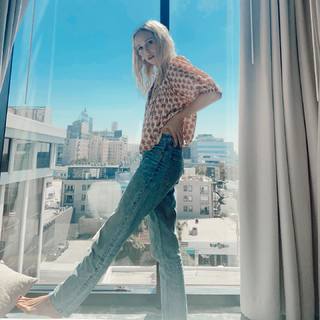 Candice King feet photo thumbnail