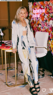 Candice King feet photo thumbnail