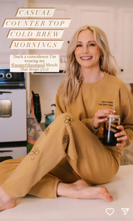 Candice King feet photo thumbnail