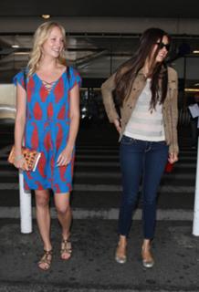 Candice King feet photo thumbnail