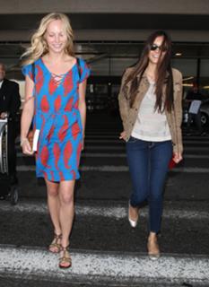 Candice King feet photo thumbnail