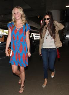 Candice King feet photo thumbnail