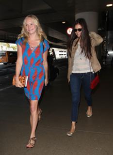 Candice King feet photo thumbnail