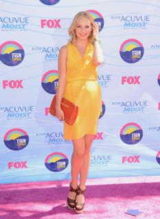Candice King feet photo thumbnail