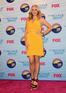 Candice King feet photo thumbnail