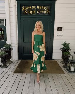 Candice King feet photo thumbnail