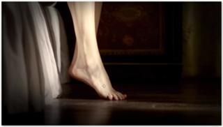 Candice King feet photo thumbnail