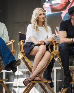 Candice King feet photo thumbnail