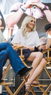 Candice King feet photo thumbnail