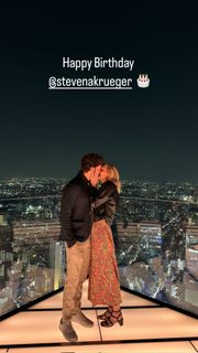 Candice King feet photo thumbnail