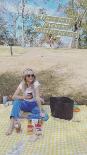 Candice King feet photo thumbnail