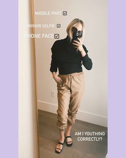 Candice King feet photo thumbnail