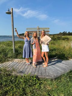 Candice King feet photo thumbnail