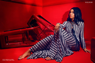 Candice Patton feet photo thumbnail