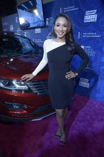 Candice Patton feet photo thumbnail