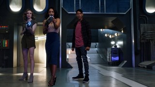 Candice Patton feet photo thumbnail