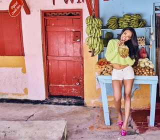 Candice Patton feet photo thumbnail