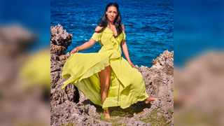 Candice Patton feet photo thumbnail