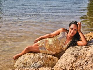 Candice Patton feet photo thumbnail