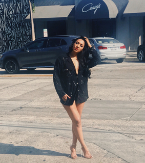 Candice Patton feet photo thumbnail