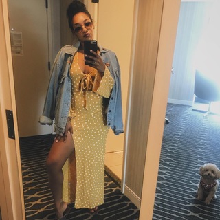 Candice Patton feet photo thumbnail