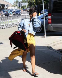 Candice Patton feet photo thumbnail