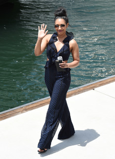 Candice Patton feet photo thumbnail