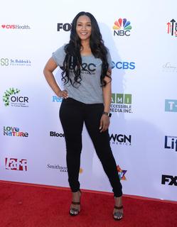Candice Patton feet photo thumbnail
