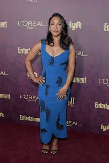 Candice Patton feet photo thumbnail
