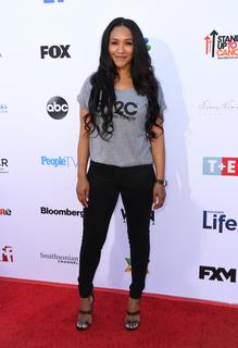 Candice Patton feet photo thumbnail
