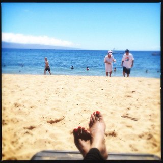 Candice Patton feet photo thumbnail