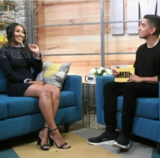 Candice Patton feet photo thumbnail