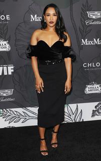 Candice Patton feet photo thumbnail
