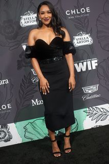 Candice Patton feet photo thumbnail