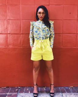 Candice Patton feet photo thumbnail