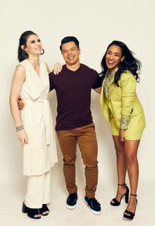 Candice Patton feet photo thumbnail