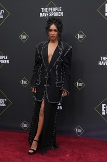 Candice Patton feet photo thumbnail