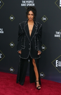 Candice Patton feet photo thumbnail