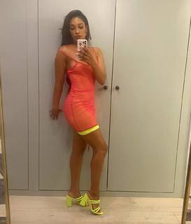 Candice Patton feet photo thumbnail