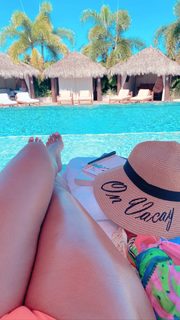 Candice Patton feet photo thumbnail