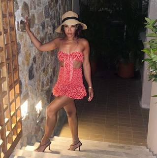 Candice Patton feet photo thumbnail