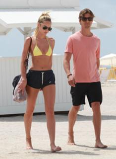 Candice Swanepoel feet photo thumbnail