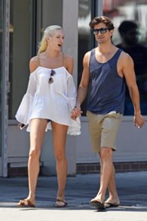 Candice Swanepoel feet photo thumbnail