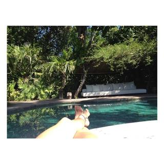 Candice Swanepoel feet photo thumbnail