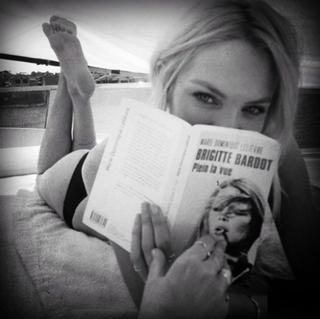 Candice Swanepoel feet photo thumbnail