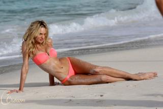 Candice Swanepoel feet photo thumbnail